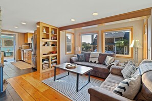 Smart TV, fireplace, books, stereo