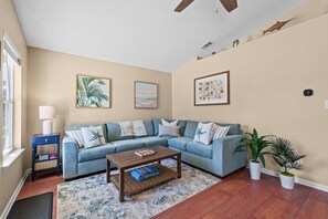 TV, books, offices - New! • Sunset Palms • 2BR • 5 Min Walk to Beach! (Panama City Beach)