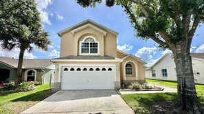 Exterior - Sunlit Fun Lanai w/ Pool (Kissimmee)