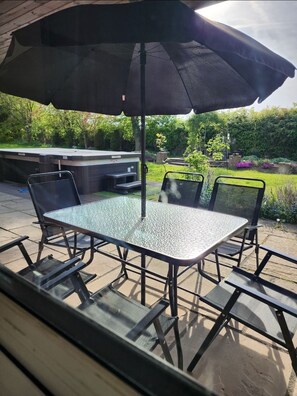 Outdoor - The Limes Retreat | Hot Tub & Garden Stay (Market Rasen)