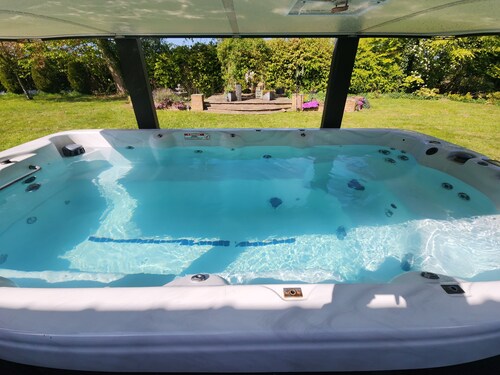 The Limes Retreat | Hot Tub & Garden Stay