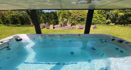 The Limes Retreat | Hot Tub & Garden Stay