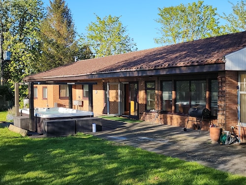 The Limes Retreat | Hot Tub & Garden Stay