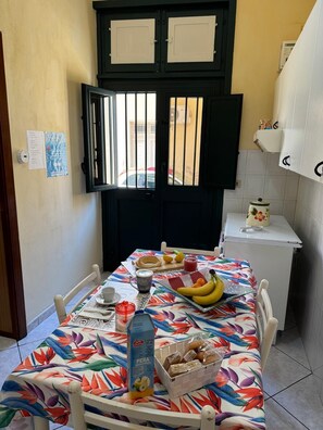 Dining - Vrbo Property (Avola)