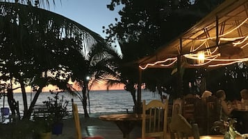 Tempat makan outdoor