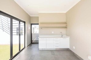 Interior - DuchessT Comfort – Stylish Stay with Backup Power, Wi-Fi & Rooftop Pool (Johannesburg)