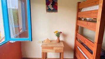 Habitación cuádruple, patio, vistas al patio | Interior