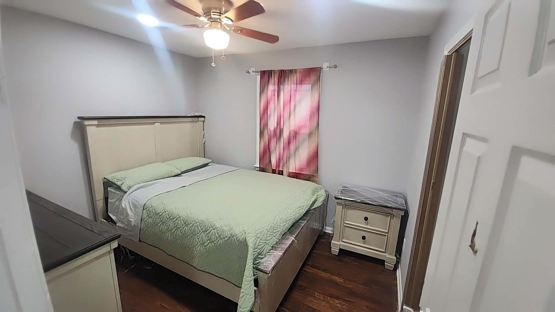 3 habitaciones, tabla de planchar con plancha, wifi y ropa de cama 