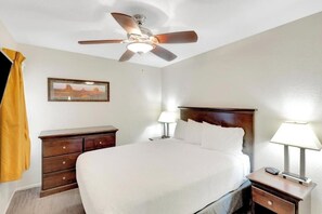 Room - Cozy 2-bedroom condo with AC in gorgeous St. George (St. George)