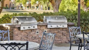 Outdoor dining - COACHELLA Marriott Desert Springs Villas 1, 2 Bed, 2 Bath (Palm Desert)