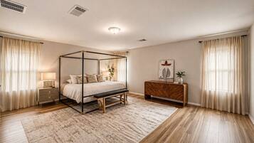 3 bedrooms, iron/ironing board, WiFi, bed sheets