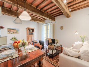 Apartment | Living room - Apartment in Tuscany With Stunning Views (Capannori)