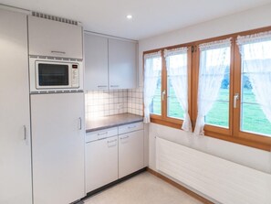 Fridge, microwave, oven, dishwasher - Vacation home Lorenz by Interhome (Flüeli-Ranft)