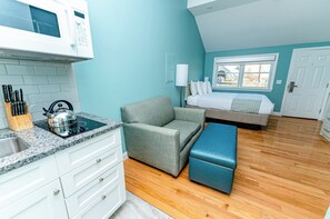 Room - 2-bedroom condo in lovely Dennis with cool AC and fitness room (Dennis)