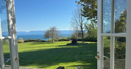 DAYDREAM SUITE
Charming waterfront en suite with private hot tub.
