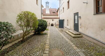 80m² Apartment | 3 Rooms | 8 Guests | Near Station