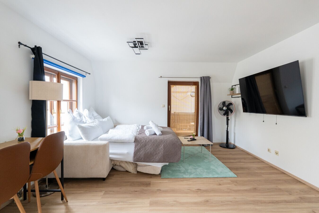 3 Schlafzimmer, Schreibtisch, Bügeleisen/Bügelbrett, Reisekinderbett