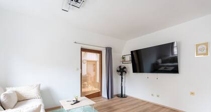 80m² Apartment | 3 Rooms | 8 Guests | Near Station