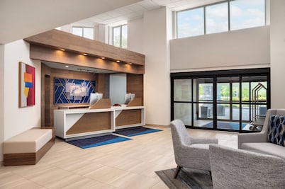 Comfort Inn & Suites Hawthorne NY