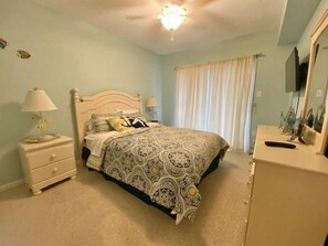 Room - Spacious 2nd Floor Retreat in the Heart of Downtown Ocean City – Walk to Beach & Boardwalk! (Ocean City)