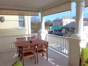 Outdoor dining - Spacious 2nd Floor Retreat in the Heart of Downtown Ocean City – Walk to Beach & Boardwalk! (Ocean City)