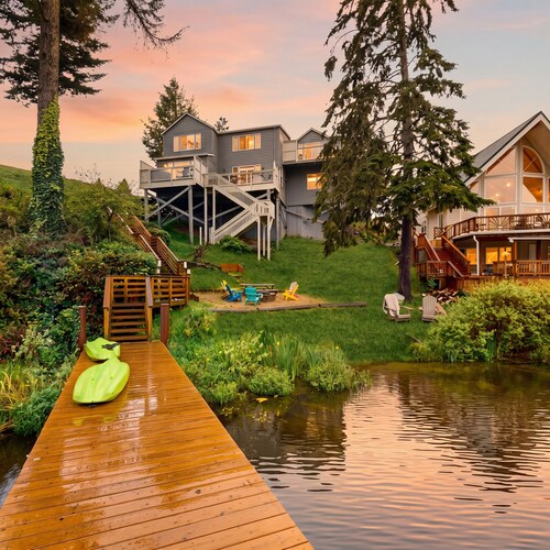 NEW! Devils Lake Oasis | Dock | Hot Tub | Sleeps 7