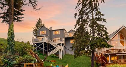 NEW! Devils Lake Oasis | Dock | Hot Tub | Sleeps 7