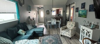 Charming 2-bedroom house 2 bath in Stuart with bonus room & boat parking