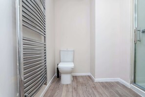 Shower, hair dryer, towels, shampoo - Parking Aberdeenshire Retreat Central Peterhead (Aberdeenshire)