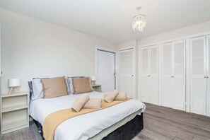 2 bedrooms, desk, iron/ironing board, travel cot - Parking Aberdeenshire Retreat Central Peterhead (Aberdeenshire)