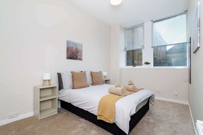 2 bedrooms, desk, iron/ironing board, travel cot - Parking Aberdeenshire Retreat Central Peterhead (Aberdeenshire)