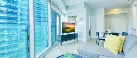 Family Suite, 2 Bedrooms, Non Smoking, Private Bathroom | Living area