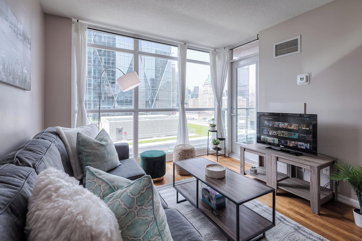 Executive Suite, 1 Bedroom, Non Smoking, Private Bathroom | Living area