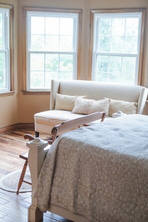 4 bedrooms, free WiFi, bed sheets - Private Orchard Estate Near KC - World Cup Stay (Kansas City)