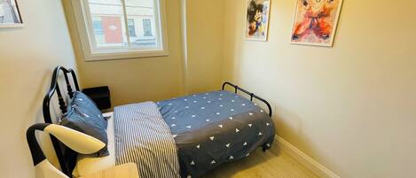 2 bedrooms, iron/ironing board, WiFi, bed sheets