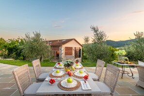 Villa | Balcony - Villa in Lucca With Winery and Vineyard Views (Lucca)