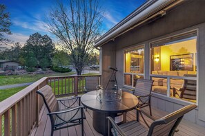 Outdoor dining - Golf villa located in Continental Country Club (Flagstaff)