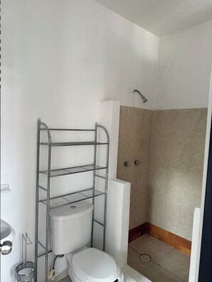 Studio Classique, 1 grand lit | Salle de bain