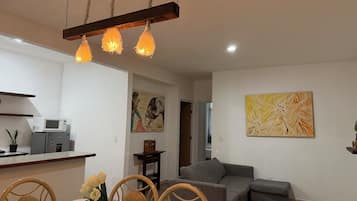 Casa, 2 quartos, varanda | Área de estar