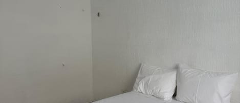 Casa, 2 habitaciones, patio | Ropa de cama