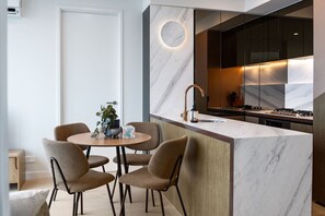 Dining - Stunning Harbour View | 2BR 2BA Suite (Melbourne)