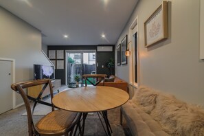 Interior - Cozy & Stylish Central City Retreat (Christchurch)