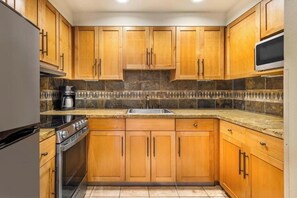Private kitchen - Cozy 1-bedroom condo with AC in serene South Lake Tahoe (South Lake Tahoe)