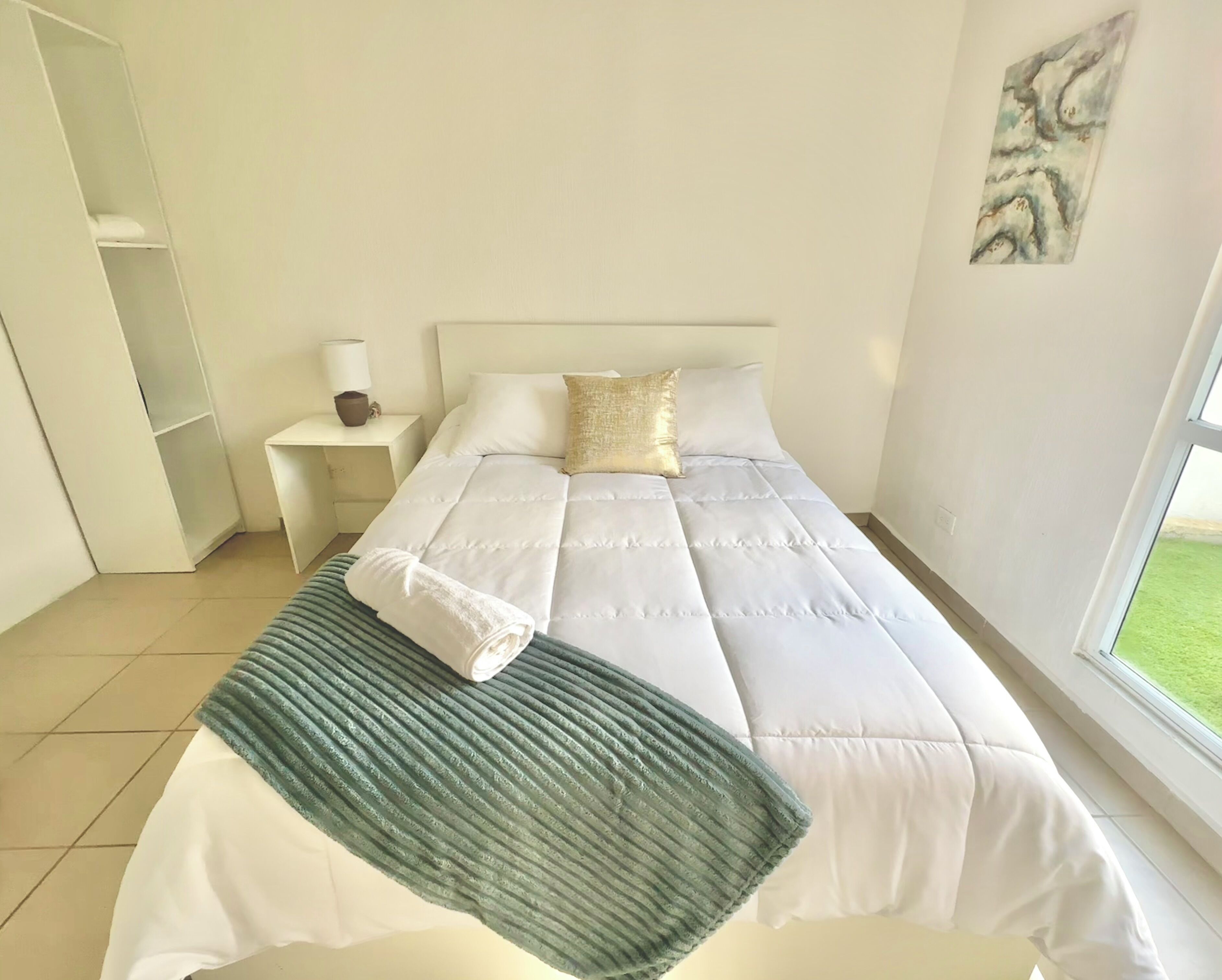 2 habitaciones, tabla de planchar con plancha, internet y ropa de cama 