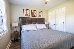 3 habitaciones, tabla de planchar con plancha, wifi y ropa de cama 