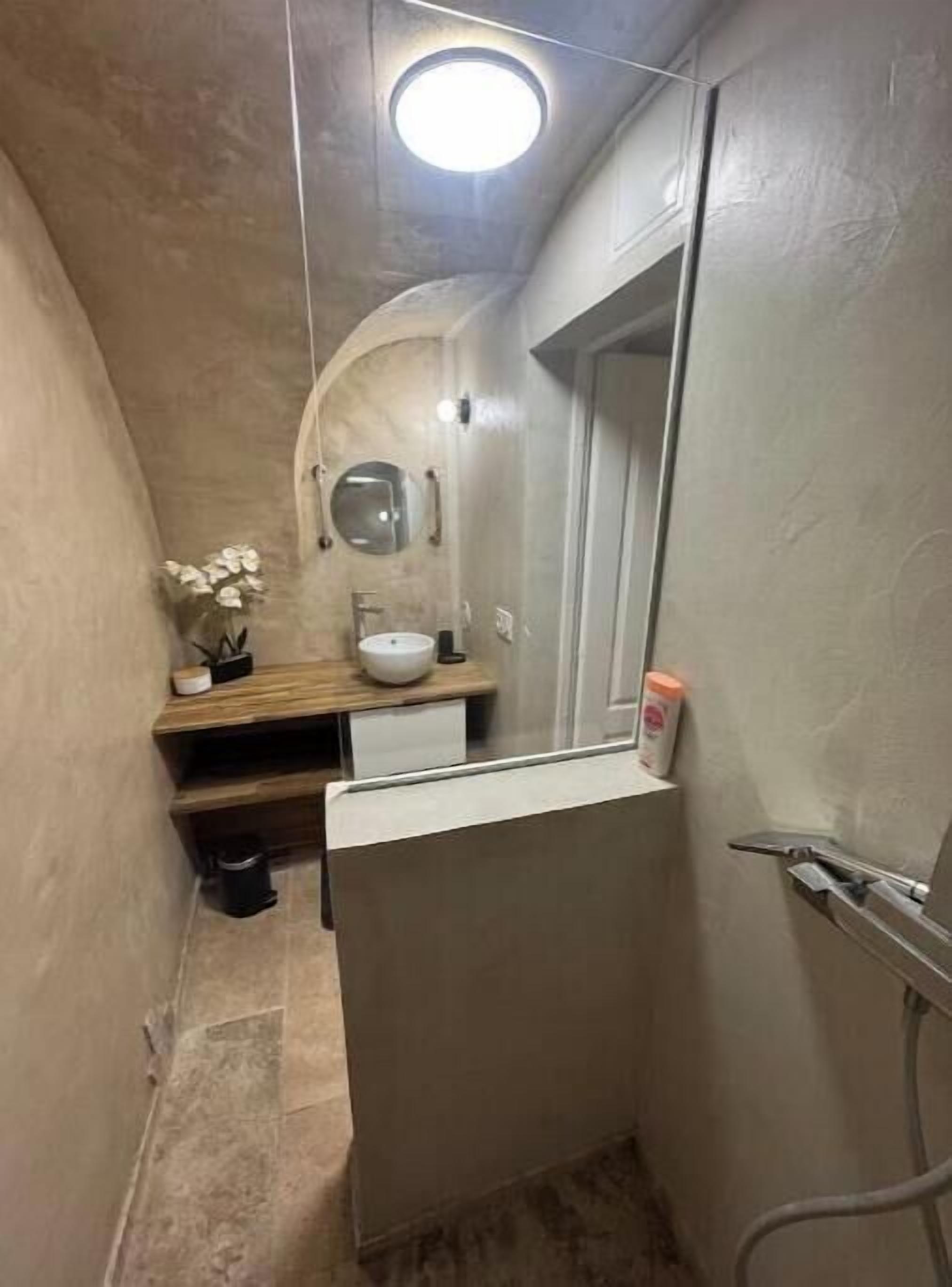 Shower, towels, toilet paper