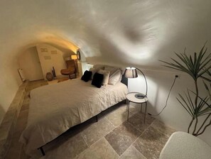 2 bedrooms, bed sheets