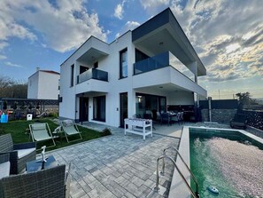 Pool - Villa with swimming pool (Malinska)