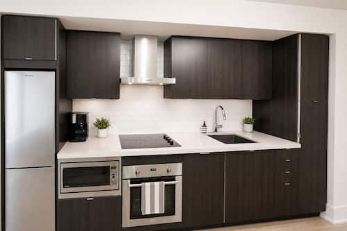Comfort Suite, 1 Bedroom | Private kitchen | Fridge, microwave, oven, stovetop