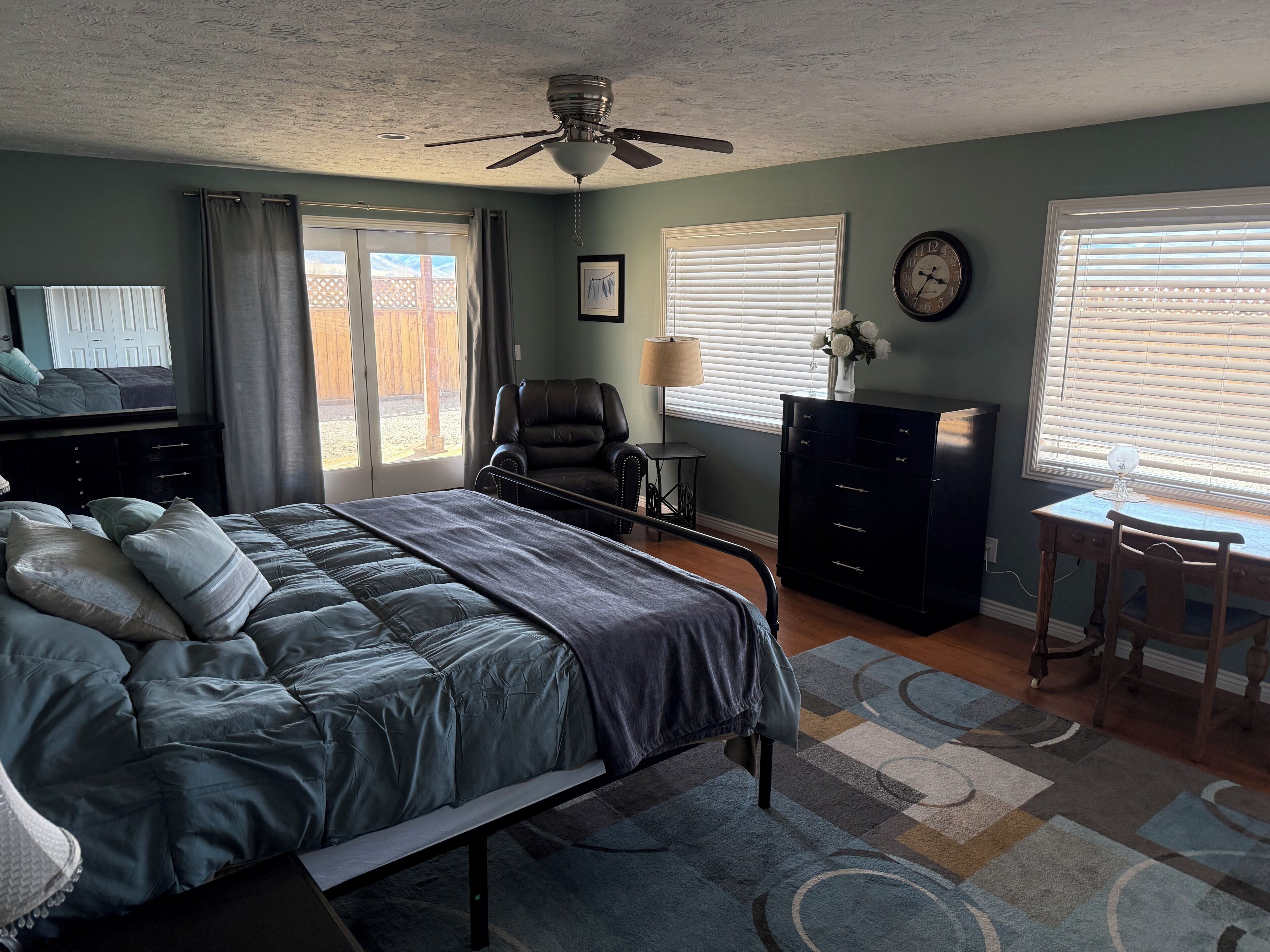 3 bedrooms, desk, free WiFi, bed sheets